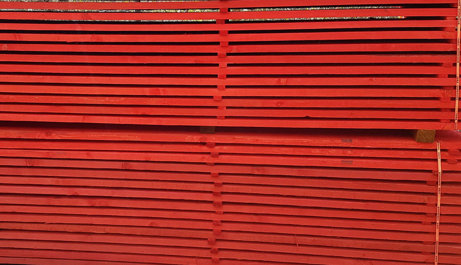 Planches rouges PEFC pour gardes corps.